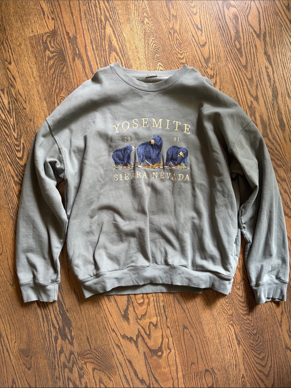 Yosemite Sierra Nevada Green Graphic Crewneck Sweatshirt